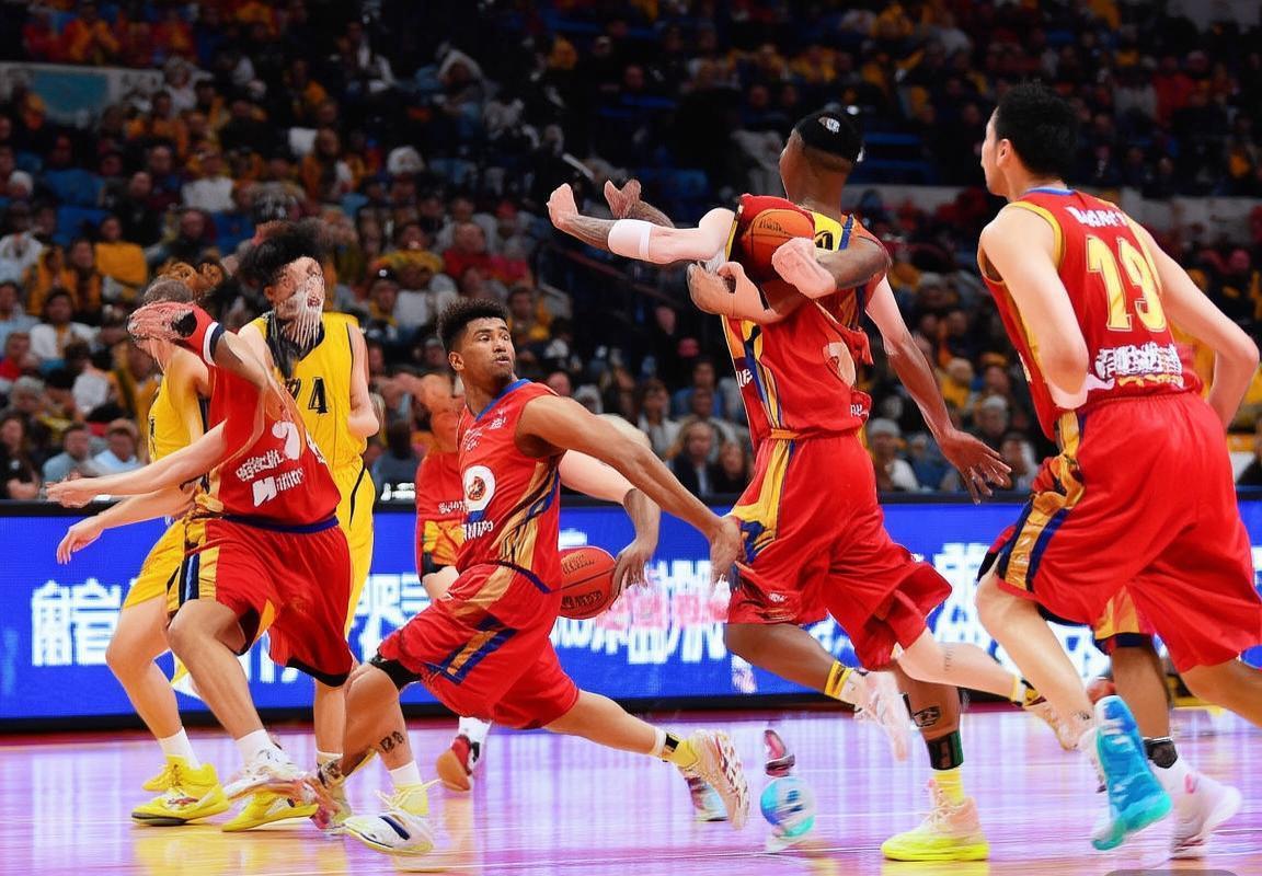 广州男篮VS重庆男篮：激战对决深度分析(图2)